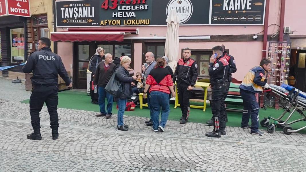 İki çocuk annesi iş yerinde bıçaklanarak öldürüldü! 1